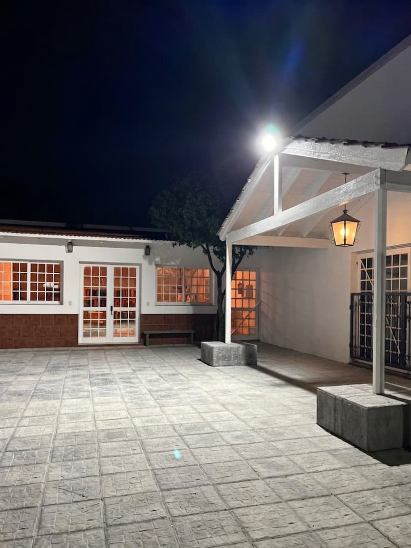 Patio de Salón Cristal de noche